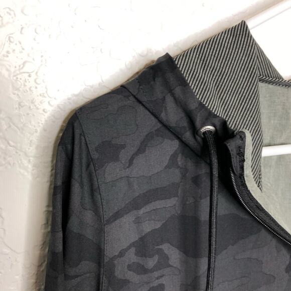 Vuori Outdoor Trainer Shell black gray camo zip front hooded jacket size Small - Picture 7 of 16